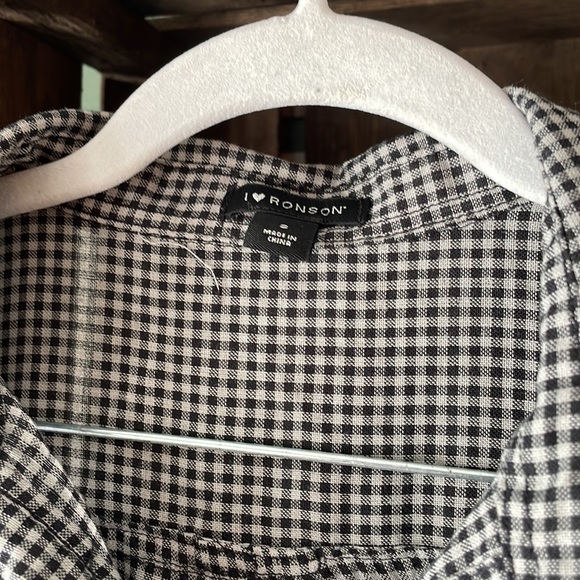 I ❤️ Robson Black & White Button Down - Picture 2 of 3